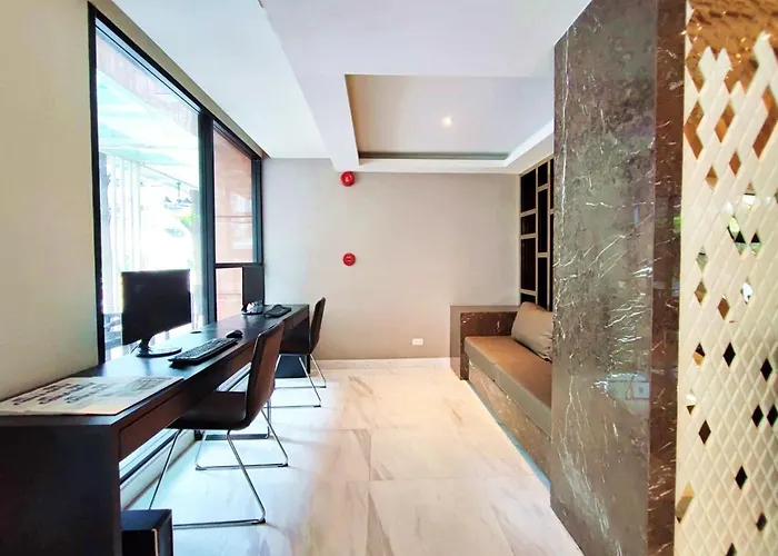 Hotel Hope Land Sukhumvit 8 4*