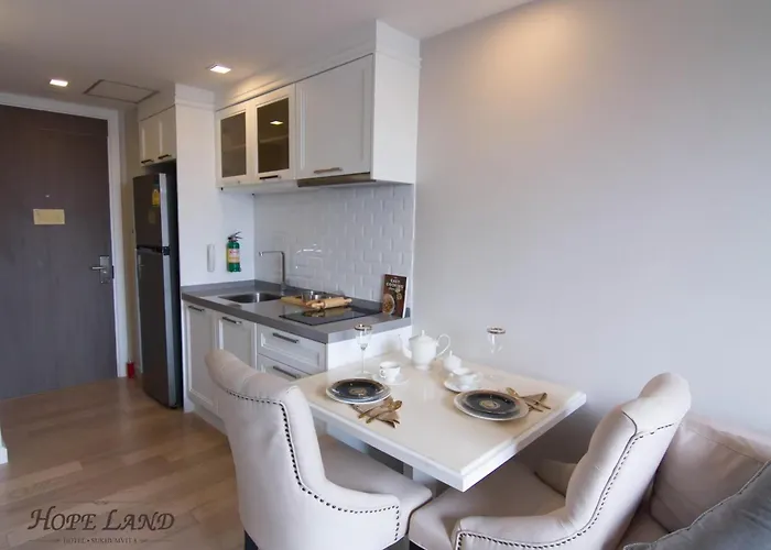 Hope Land Sukhumvit 8 Hotel 4*