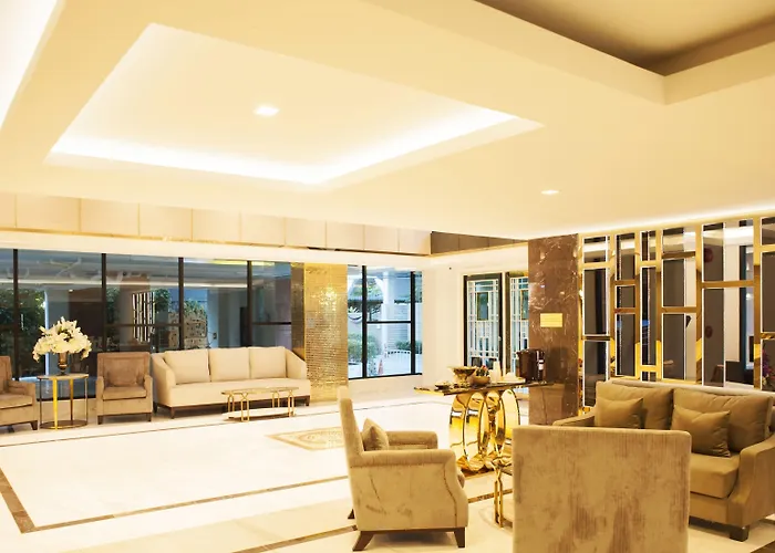 Hope Land Sukhumvit 8 Hotel