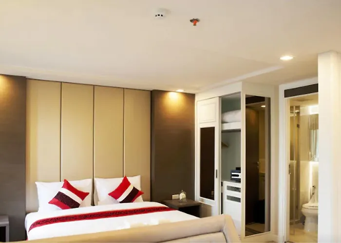 Hope Land Sukhumvit 8 4*