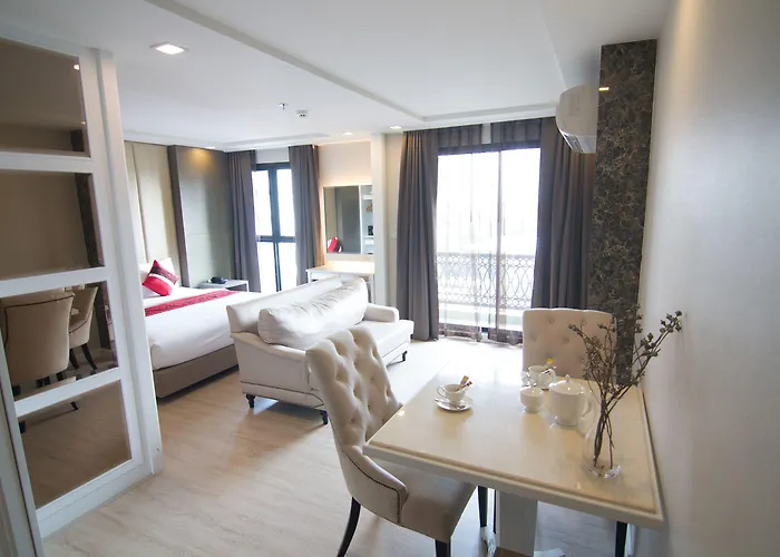 Hope Land Sukhumvit 8 Hotel 4*