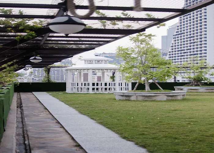 Hope Land Sukhumvit 8 Hotel