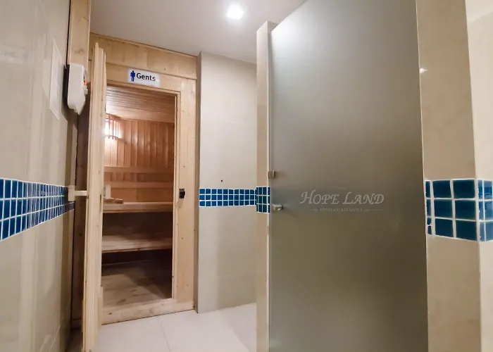 Hope Land Sukhumvit 8 Hotel 4*