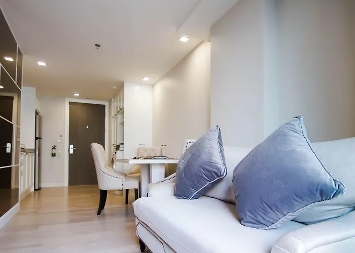 Hope Land Sukhumvit 8