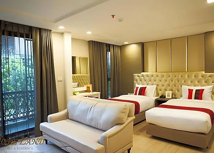 Hope Land Sukhumvit 8 Hotel 4*