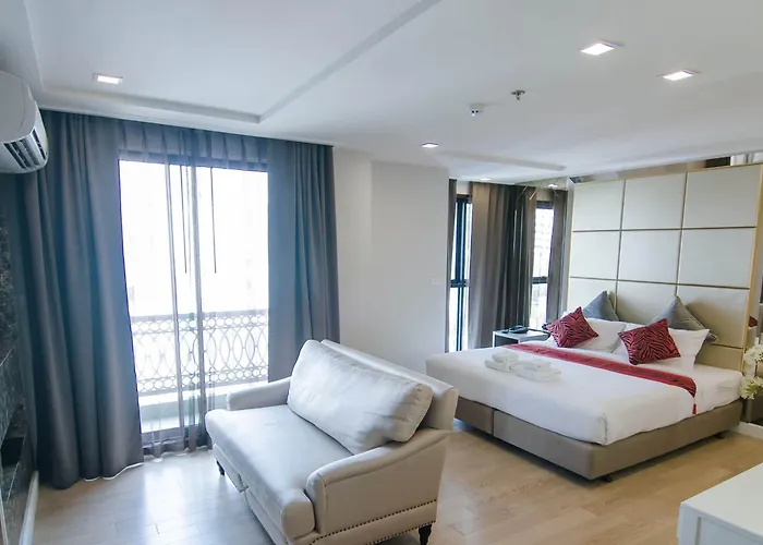 Hope Land Sukhumvit 8