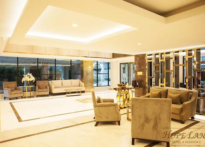 Hope Land Sukhumvit 8 4*