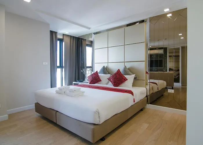 Hope Land Sukhumvit 8 4*