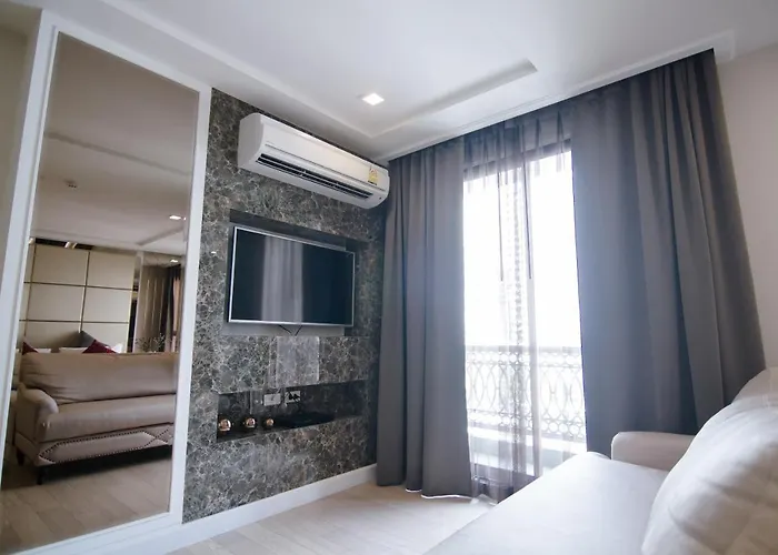 Hope Land Sukhumvit 8 Hotel 4*