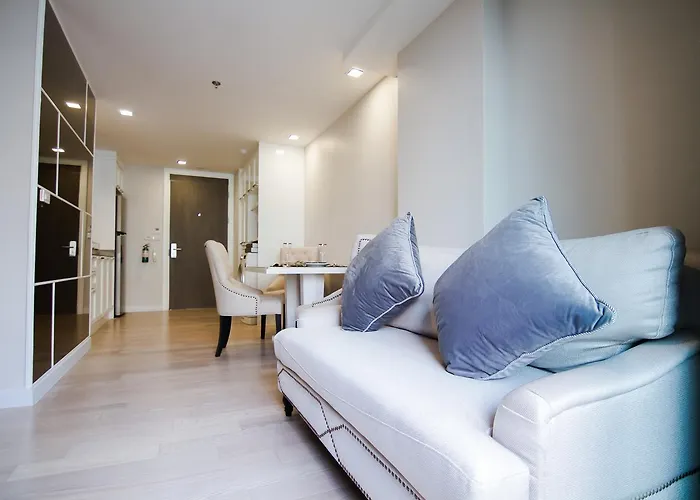 Hope Land Sukhumvit 8